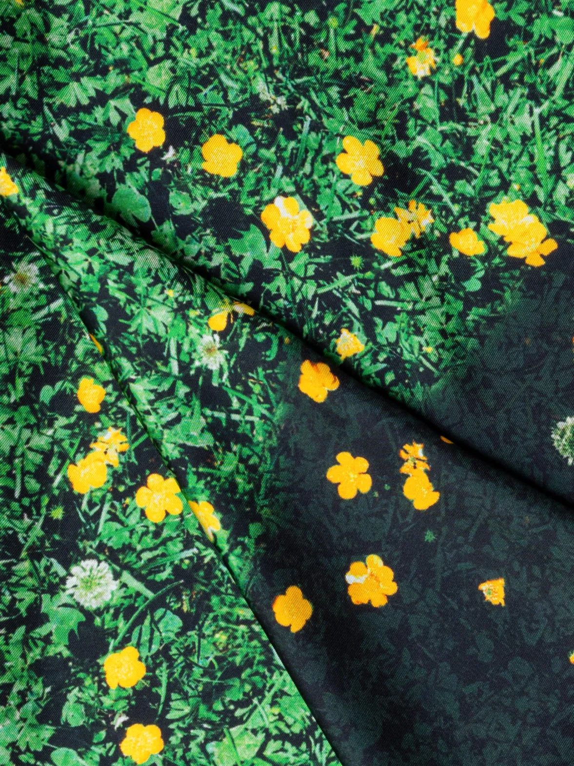 Scarf in Silk with Buttercups Print